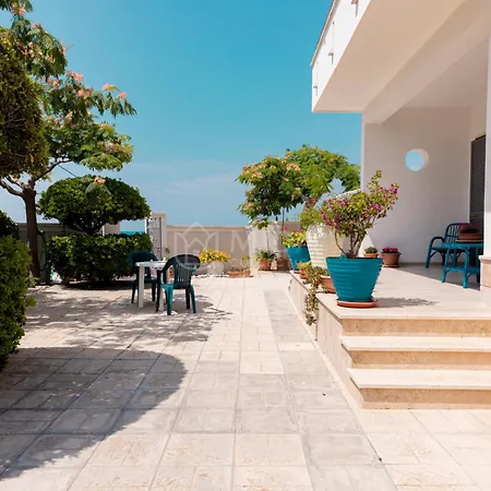 La Maison A La *